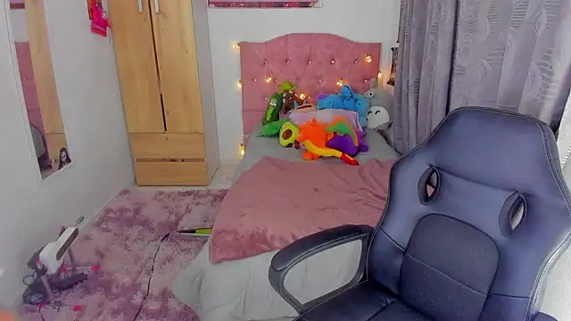 saralolo420 online show from December 24, 12:44 am