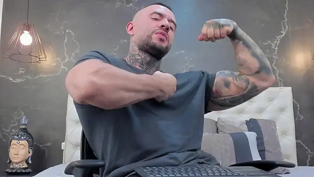 Snapshot of BruceDallas chatting on January 19, 2:15 am BruceDallas online show from January 19, 2:15 am