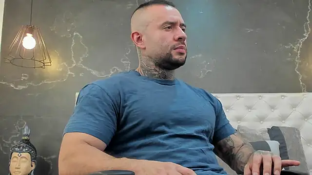 Snapshot of BruceDallas chatting on January 19, 11:21 pm BruceDallas online show from January 19, 11:21 pm