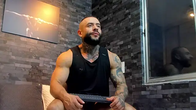 Snapshot of BruceDallas chatting on October 5, 11:13 pm BruceDallas online show from October 5, 11:13 pm