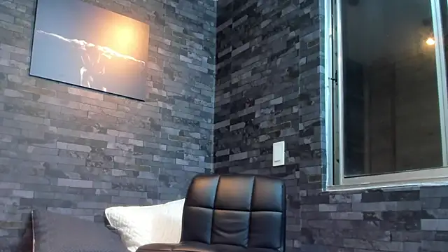 Snapshot of BruceDallas chatting on October 11, 11:14 pm BruceDallas online show from October 11, 11:14 pm