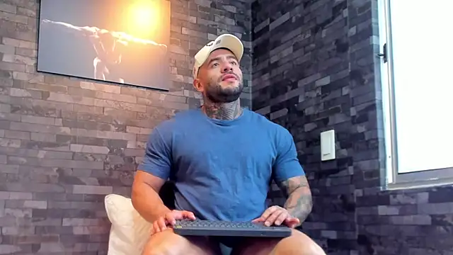 Snapshot of BruceDallas chatting on January 31, 9:35 pm BruceDallas online show from January 31, 9:35 pm