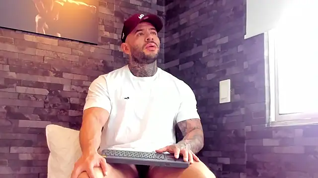 Snapshot of BruceDallas chatting on February 2, 9:13 pm BruceDallas online show from February 2, 9:13 pm