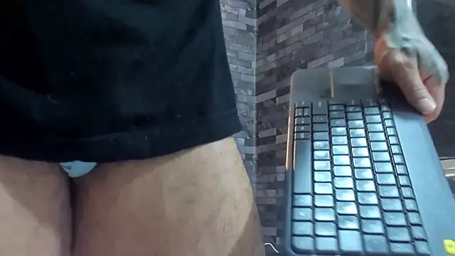 Snapshot of BruceDallas chatting on March 14, 1:01 am BruceDallas online show from March 14, 1:01 am