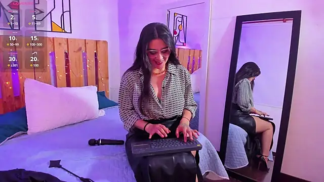 Snapshot of emily_amaya chatting on June 19, 8:12 pm emily amaya online show from June 19, 8:12 pm