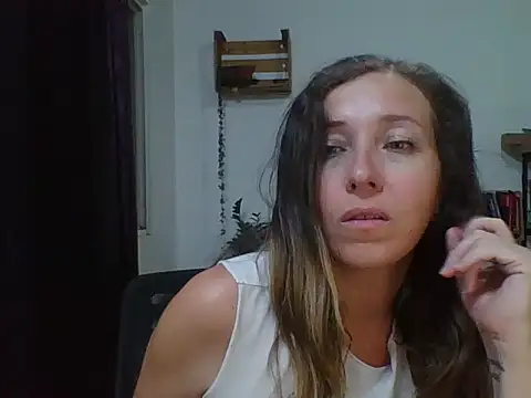 Snapshot of charlott_ponce chatting on March 10, 1:43 am charlott ponce online show from March 10, 1:43 am