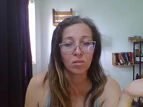 Snapshot of charlott_ponce chatting on March 12, 9:32 pm charlott ponce online show from March 12, 9:32 pm