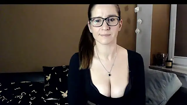 Snapshot of KayaRose chatting on December 1, 9:15 pm KayaRose online show from December 1, 9:15 pm