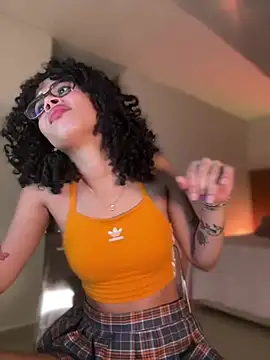 Lianh Benett online show from January 8, 5:59 am