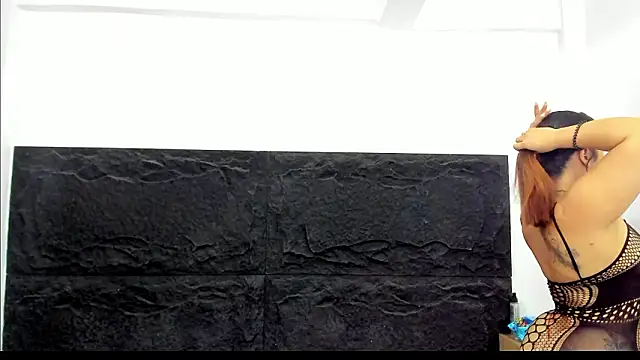 Snapshot of emakross chatting on February 4, 12:05 am emakross online show from February 4, 12:05 am