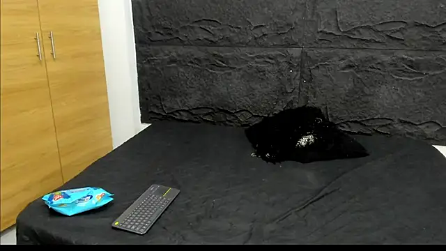 Snapshot of emakross chatting on February 13, 12:50 am emakross online show from February 13, 12:50 am