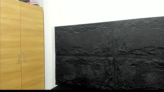 Snapshot of emakross chatting on February 20, 12:07 am emakross online show from February 20, 12:07 am