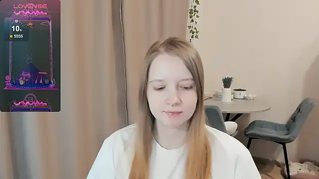 Snapshot of Alyaley chatting on October 5, 3:21 pm Alyaley online show from October 5, 3:21 pm