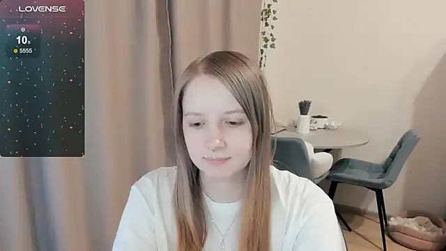 Snapshot of Alyaley chatting on November 22, 7:29 am Alyaley online show from November 22, 7:29 am