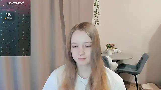 Snapshot of Alyaley chatting on December 4, 7:50 am Alyaley online show from December 4, 7:50 am