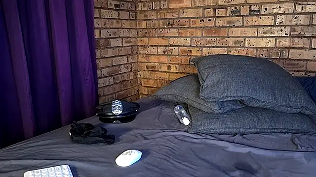 Astoria Moon online show from December 13, 7:10 pm