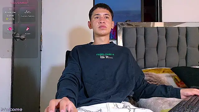 Mr daren  online show from February 14, 6:04 pm