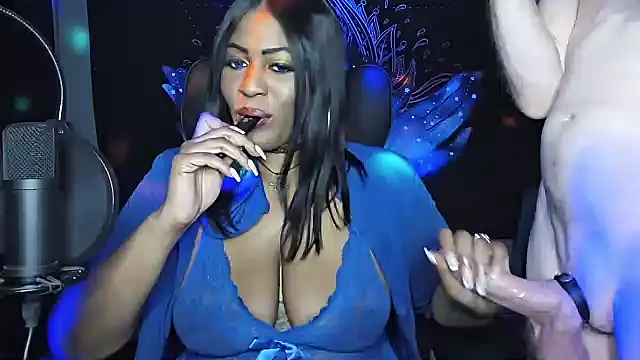 AmazonianMistress online show from March 22, 4:14 am