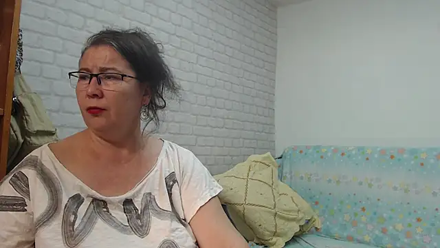 EmmaSquirt online show from December 26, 5:51 pm