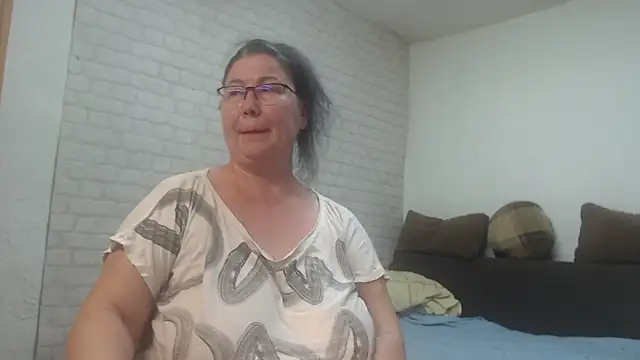 EmmaSquirt online show from February 16, 8:27 pm