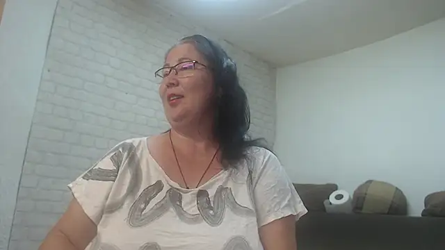 EmmaSquirt online show from June 4, 5:46 am