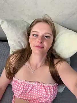 Snapshot of lovelly_molly chatting on May 26, 4:25 pm lovelly molly online show from May 26, 4:25 pm