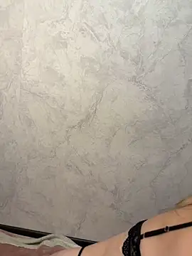 Snapshot of lovelly_molly chatting on June 17, 4:08 pm lovelly molly online show from June 17, 4:08 pm