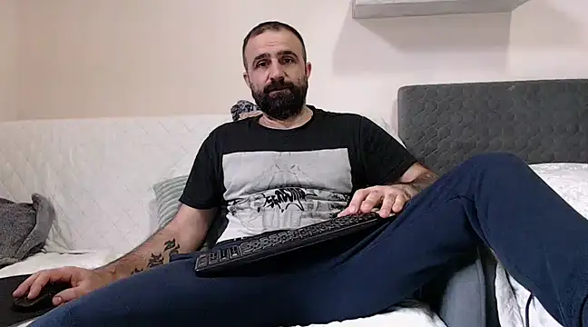 Snapshot of ivat80 chatting on March 13, 6:58 am ivat80 online show from March 13, 6:58 am