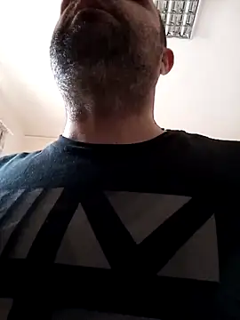 Snapshot of ivat80 chatting on March 22, 8:40 am ivat80 online show from March 22, 8:40 am