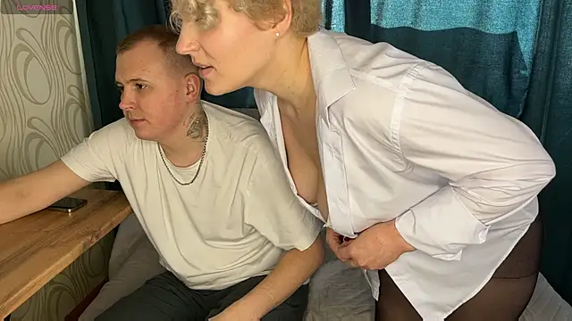 MrMrsRight online show from March 19, 9:49 am