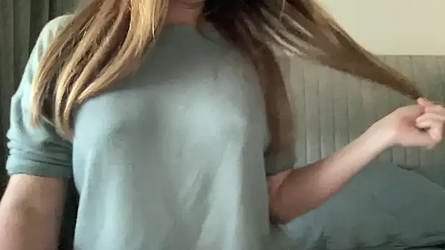 Snapshot of LisaFlower chatting on May 2, 4:12 pm LisaFlower online show from May 2, 4:12 pm