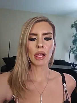 ellieconradxo online show from June 1, 7:15 pm