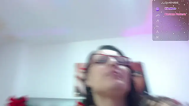 horny-juliette online show from December 25, 9:22 pm