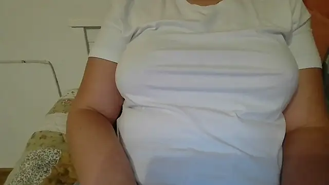 parismira online show from December 13, 8:58 pm