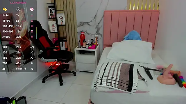Snapshot of CATIAJONES chatting on June 24, 7:02 pm CATIAJONES online show from June 24, 7:02 pm