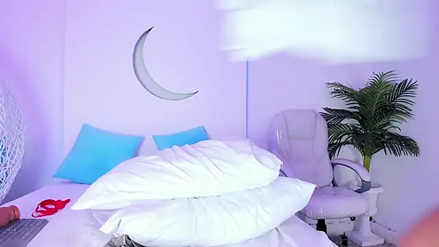 MiaCollson online show from March 4, 8:27 pm