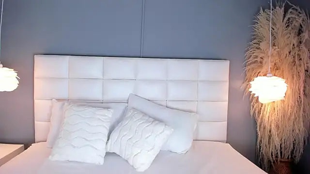 MiaCollson online show from March 18, 5:10 pm