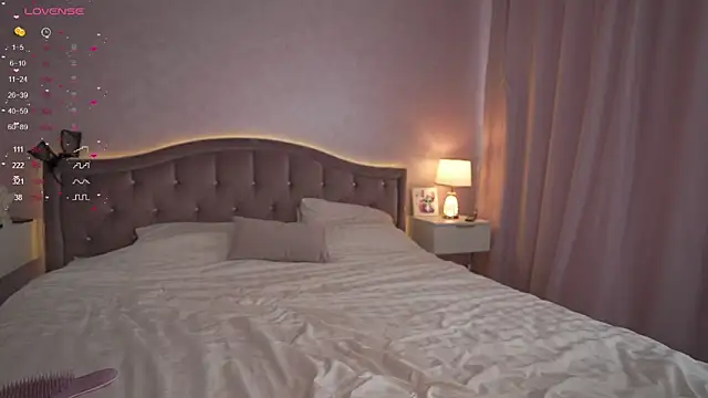 Snapshot of _Moon__Shine_ chatting on March 30, 2:45 am Moon Shine online show from March 30, 2:45 am