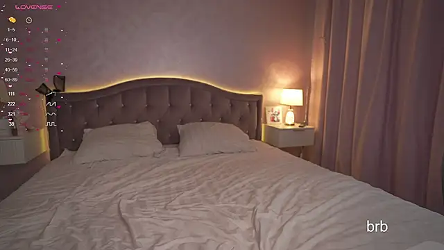 Snapshot of _Moon__Shine_ chatting on April 3, 3:59 am Moon Shine online show from April 3, 3:59 am