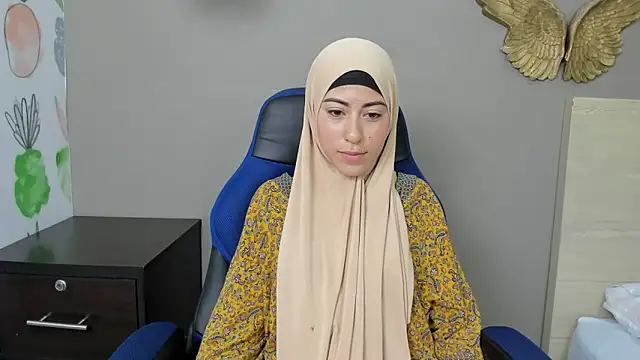 chaymae nah  online show from December 5, 5:37 am