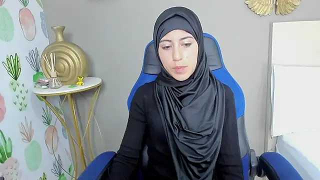 chaymae nah  online show from December 20, 8:49 am