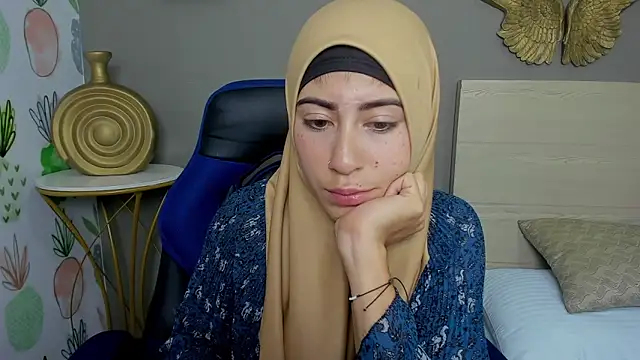 chaymae nah  online show from January 15, 2:56 pm