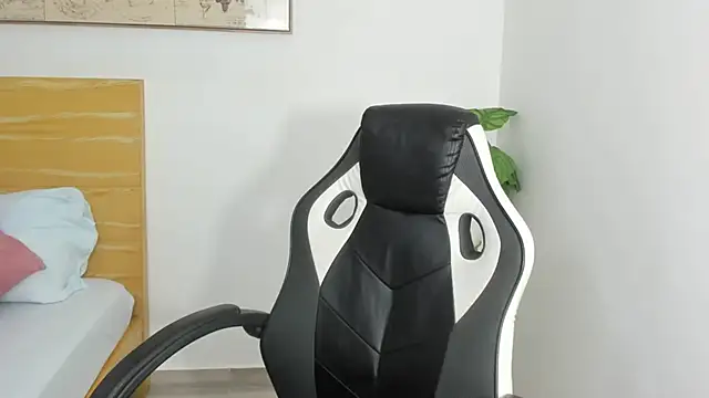 chaymae nah  online show from February 11, 12:16 pm