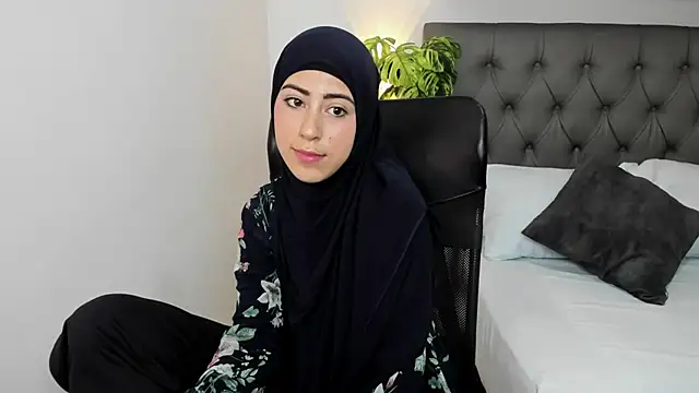 chaymae nah  online show from March 7, 3:49 pm