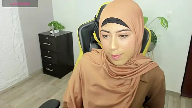 chaymae nah  online show from March 11, 7:47 pm