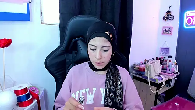 Snapshot of chaymae_nah_ chatting on April 22, 1:56 pm chaymae nah online show from April 22, 1:56 pm