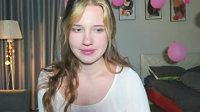 HanahCute online show from March 3, 9:26 pm