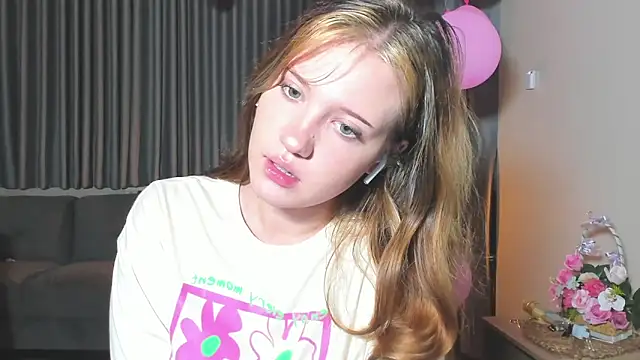 HanahCute online show from March 6, 7:32 pm