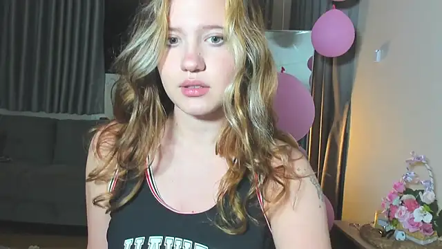 HanahCute online show from March 7, 5:28 pm