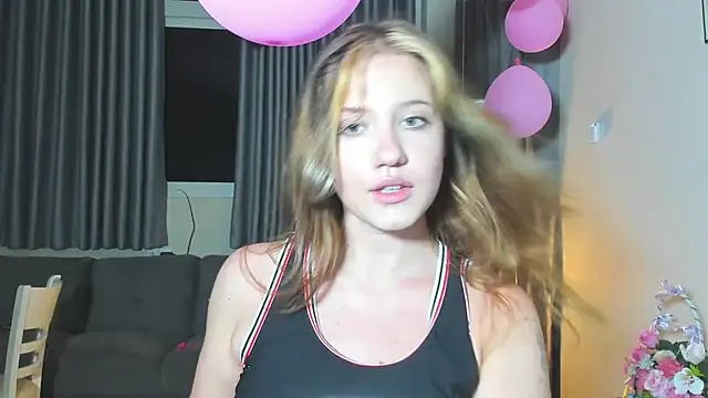 HanahCute online show from March 7, 8:33 pm